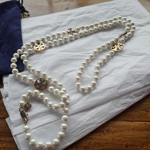 Tory Burch Pearl Necklace with Gold Details - Picture 3 of 5